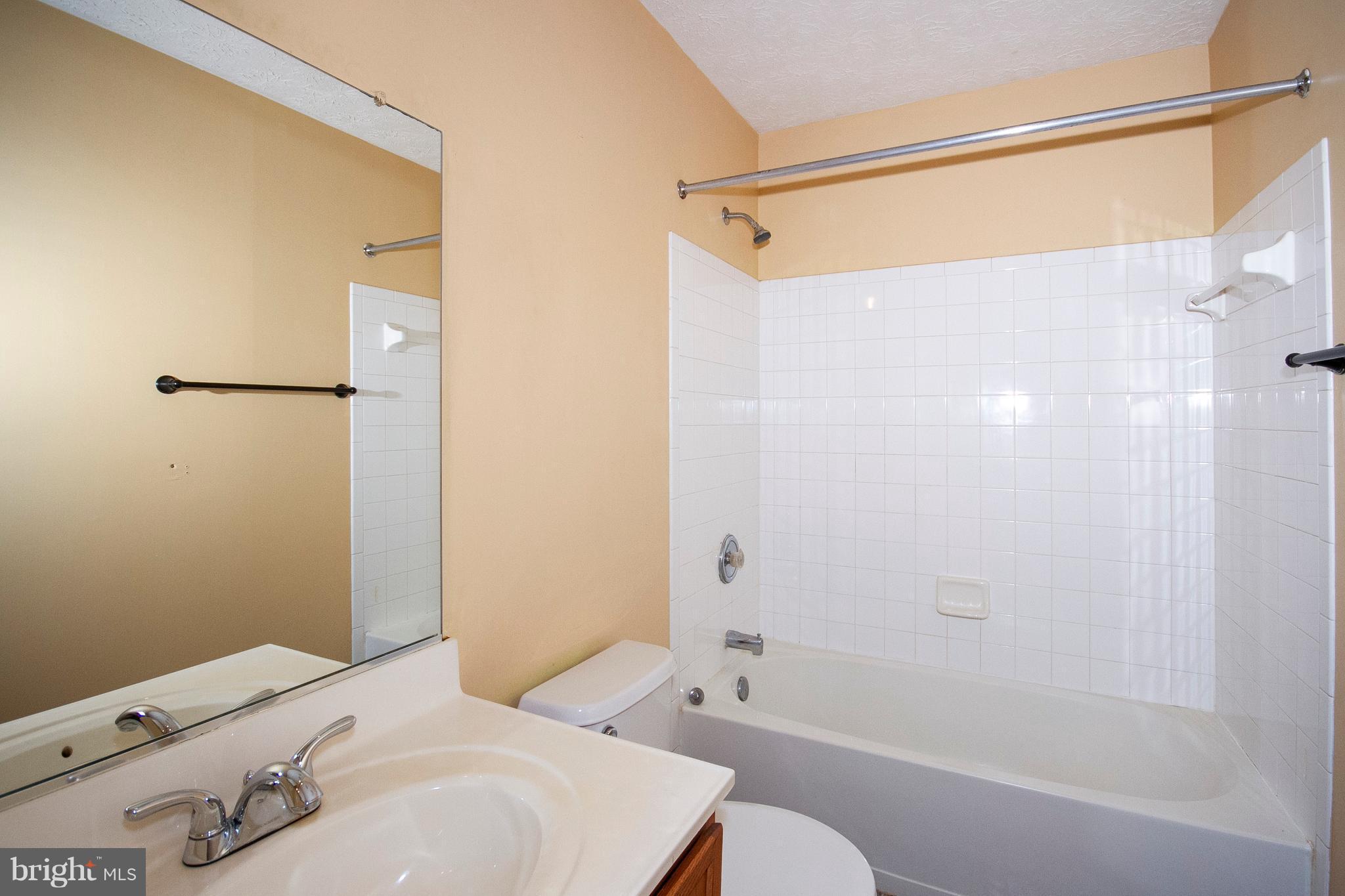2032 Hackberry Road Baltimore, MD 21221 - Photo 14 of 20 Bath