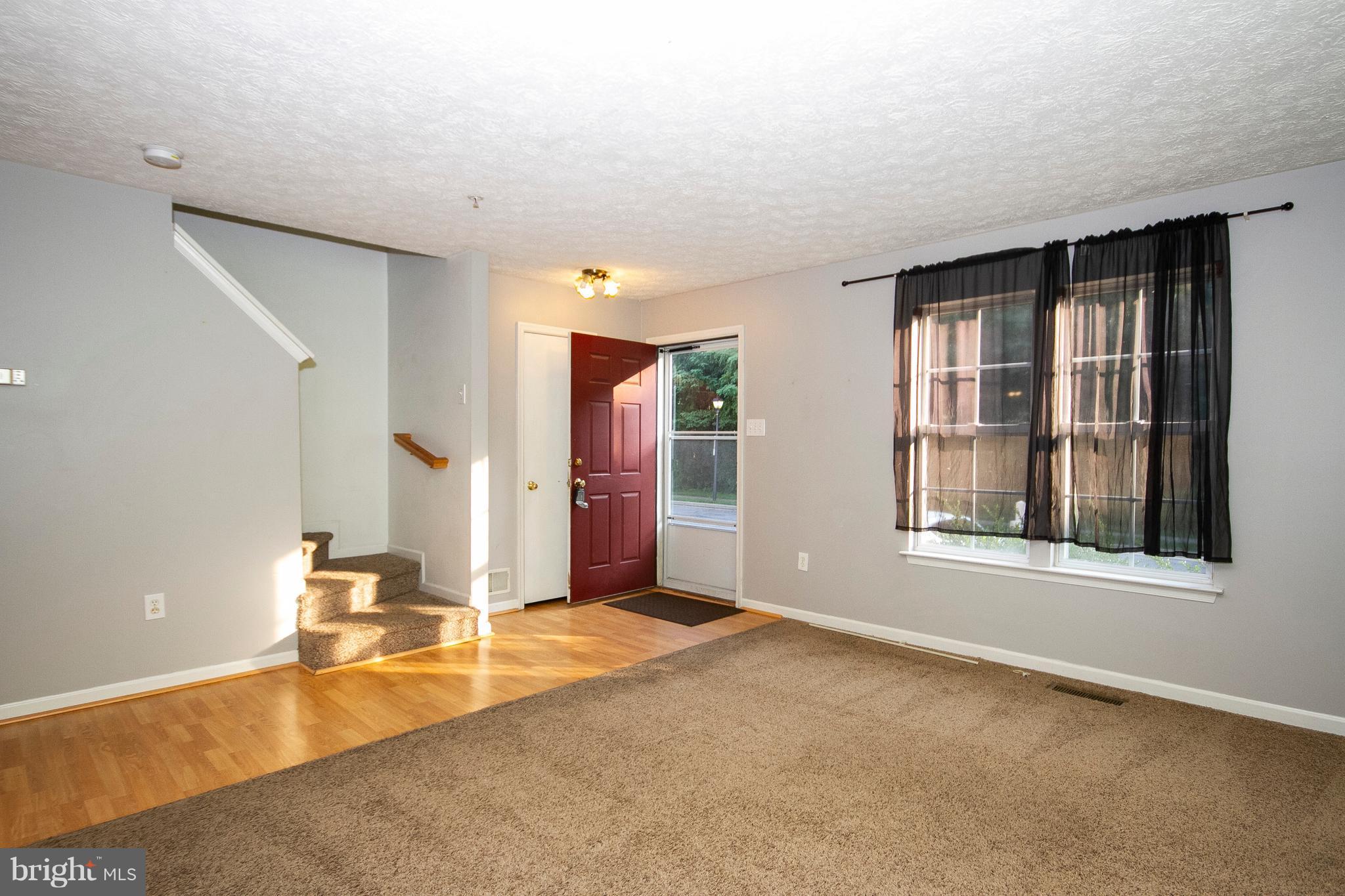 2032 Hackberry Road Baltimore, MD 21221 - Photo 3 of 20 Living Room