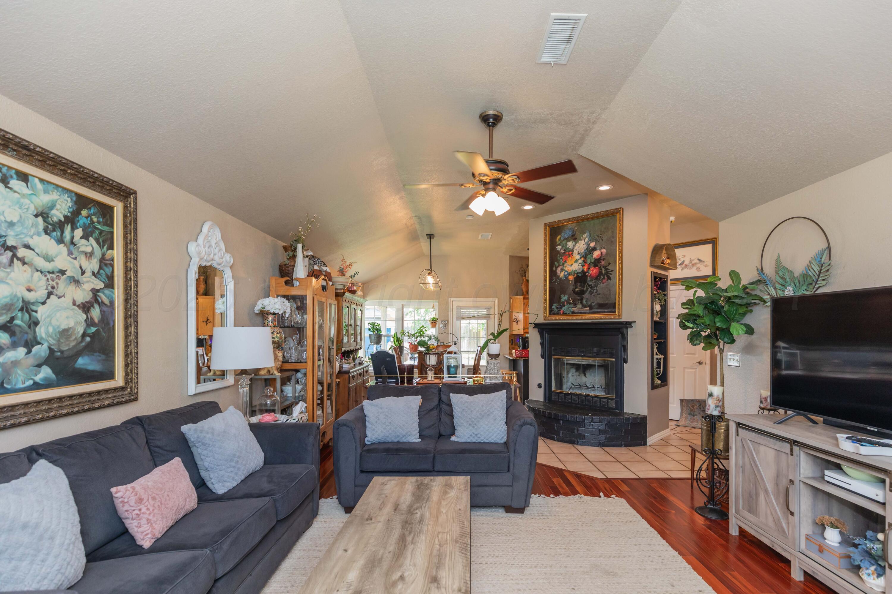 8303 Ranier Drive Amarillo, TX 79110 - Photo 5 of 27 LIVING ROOM VIEW 2