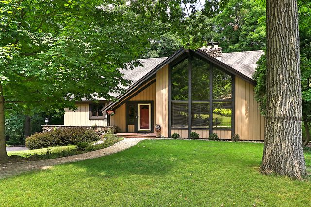 858 Tarrant Drive, Fontana, WI 53125