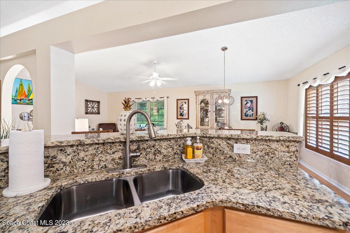 2190 Spring Creek Circle Palm Bay, FL 32905 - Photo 18 of 73 Beautiful Granite countertopes