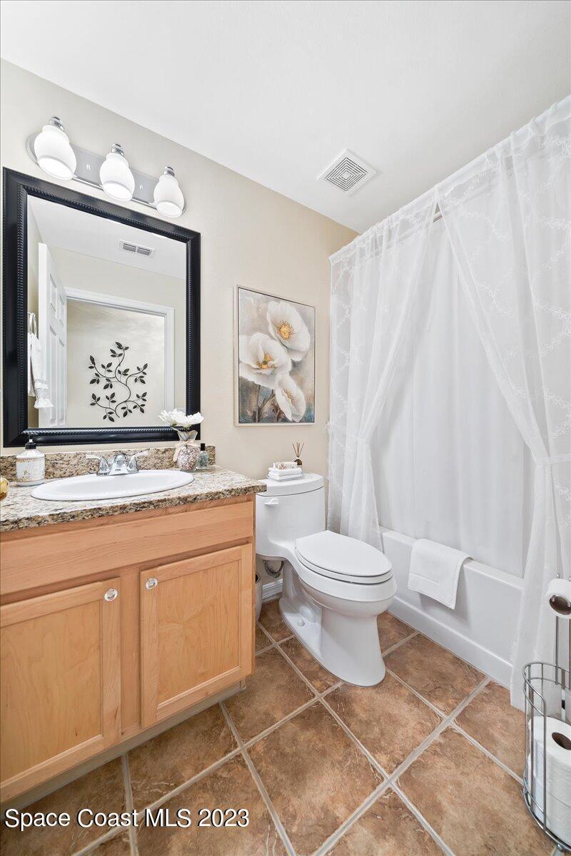 2190 Spring Creek Circle Palm Bay, FL 32905 - Photo 34 of 73 Hall bath