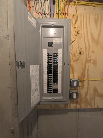 $679,900 | 4 Sheldon Road, Derry, NH 03038