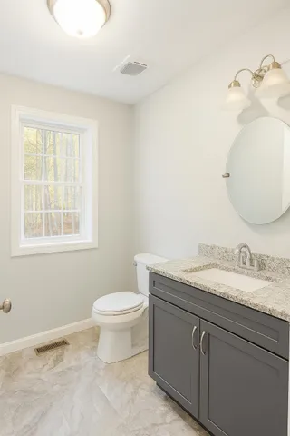 $679,900 | 4 Sheldon Road, Derry, NH 03038