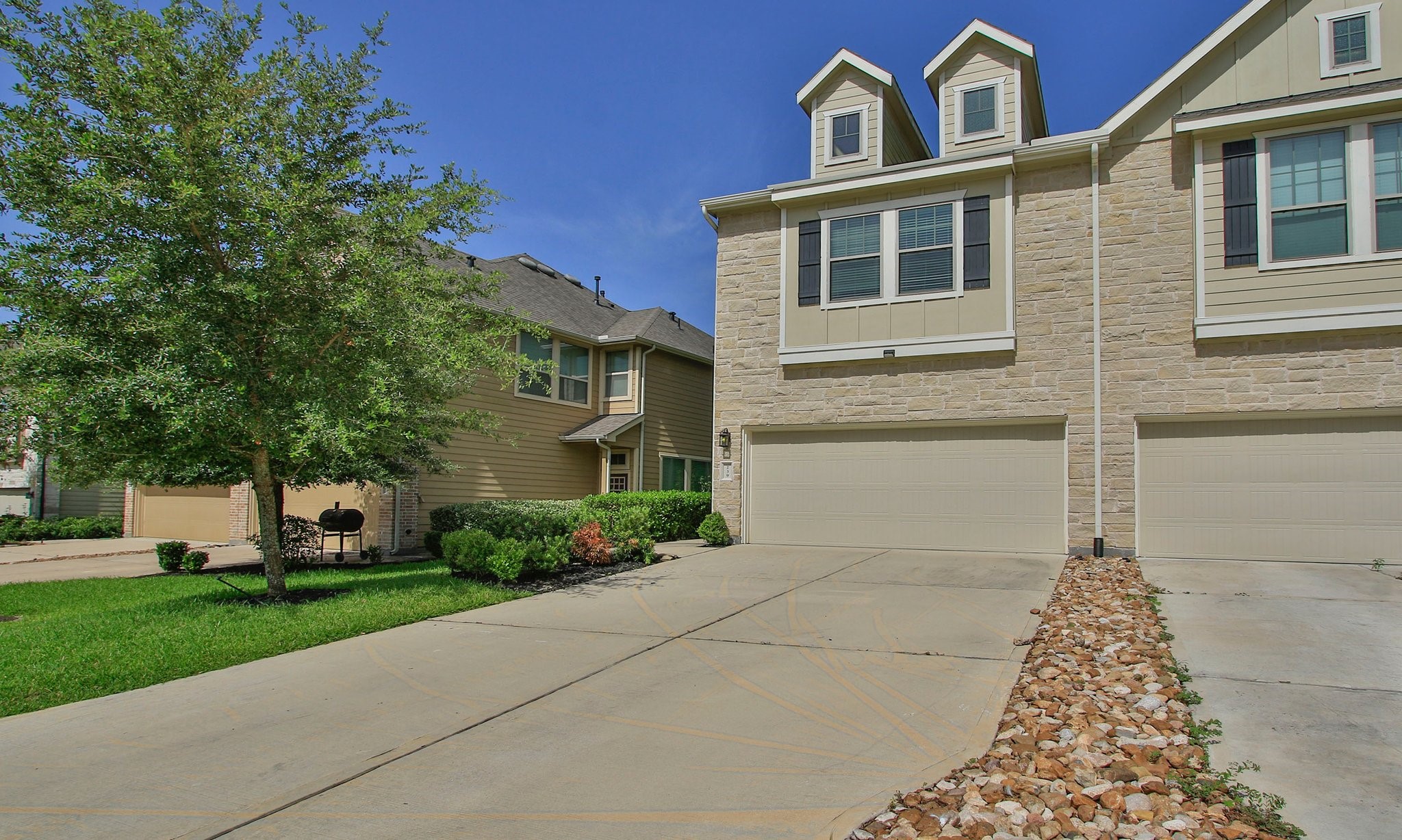 239 Biltmore Loop Montgomery, TX 77316 - Photo 3 of 40