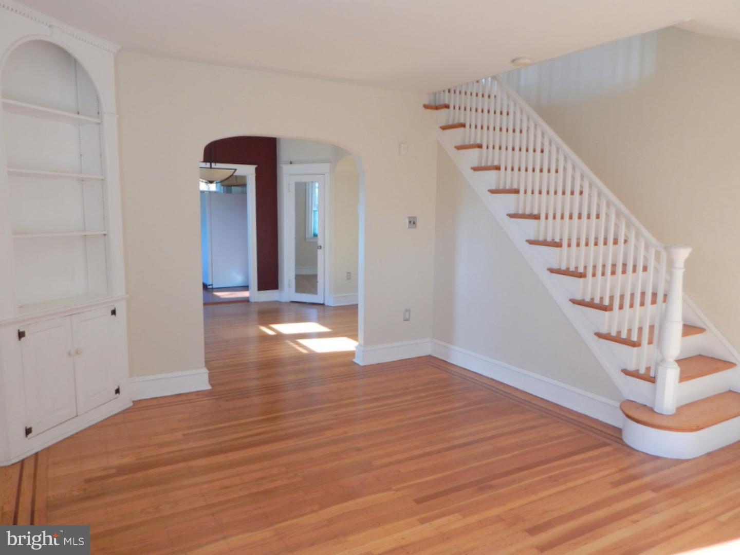 7450 Devon Street Philadelphia, PA 19119 - Photo 3 of 23 Living Room