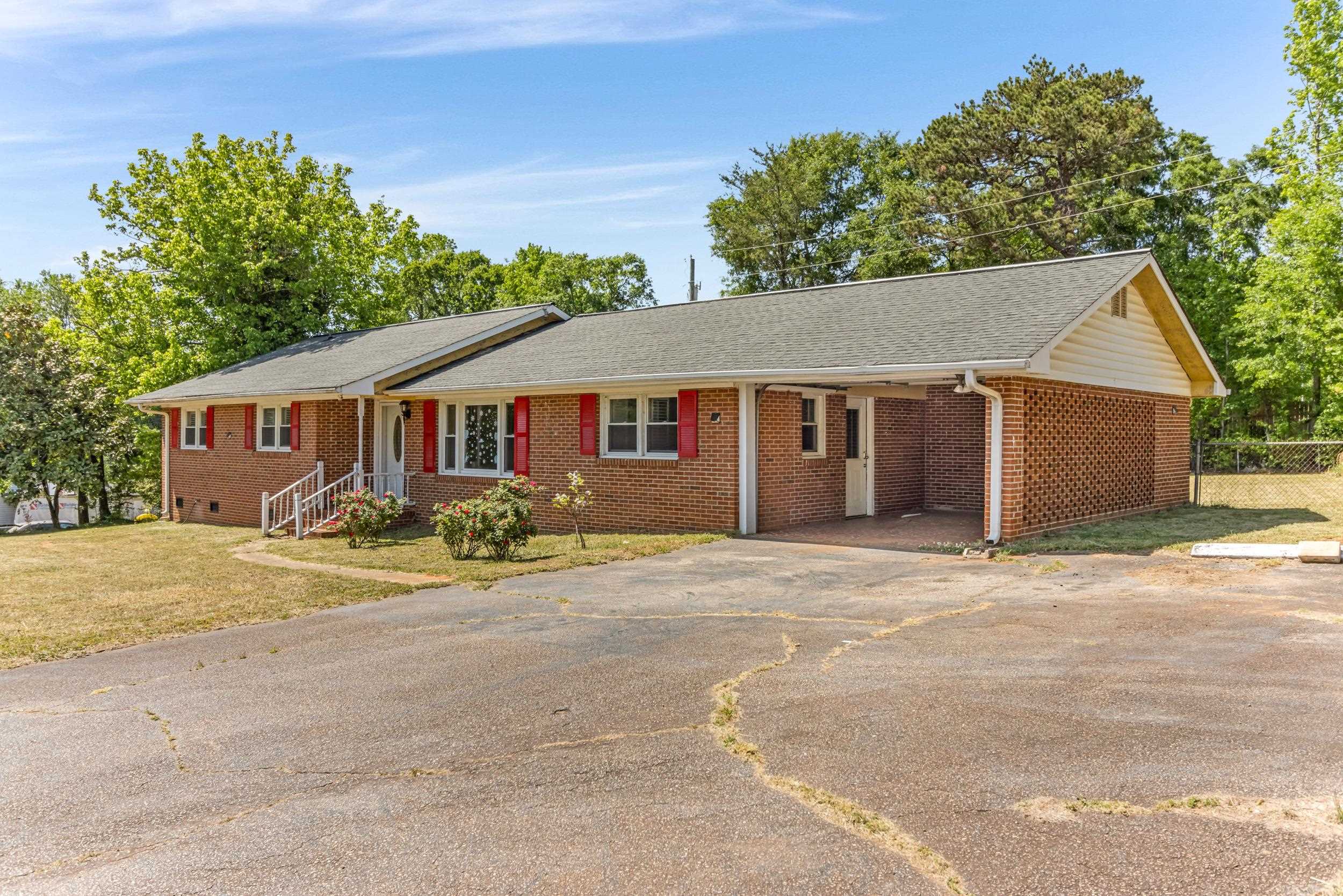 229 Sandifer Road Spartanburg, SC 29303 - Photo 1 of 34 Gallery Image 1