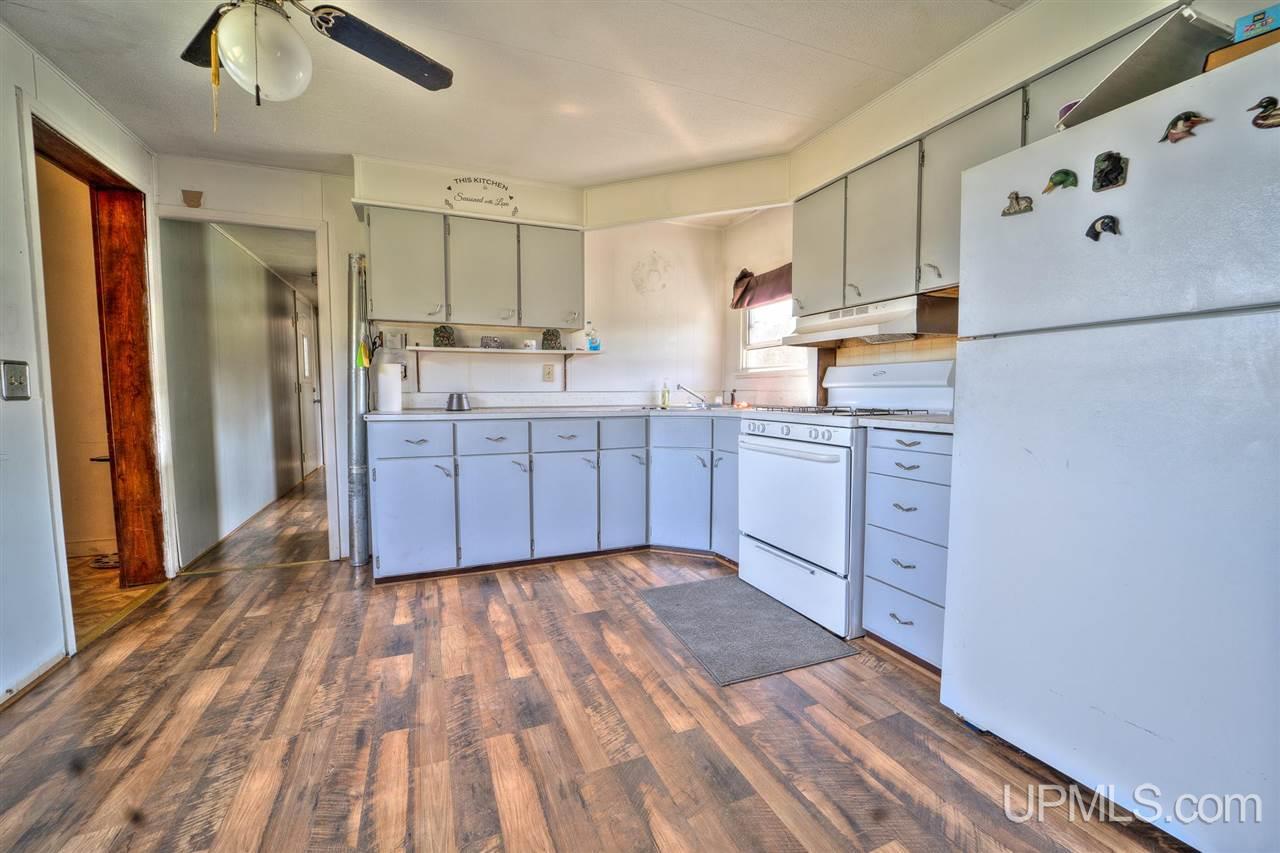 2389 River Road Gulliver, MI 49840 - Photo 4 of 22 Gallery Image 4