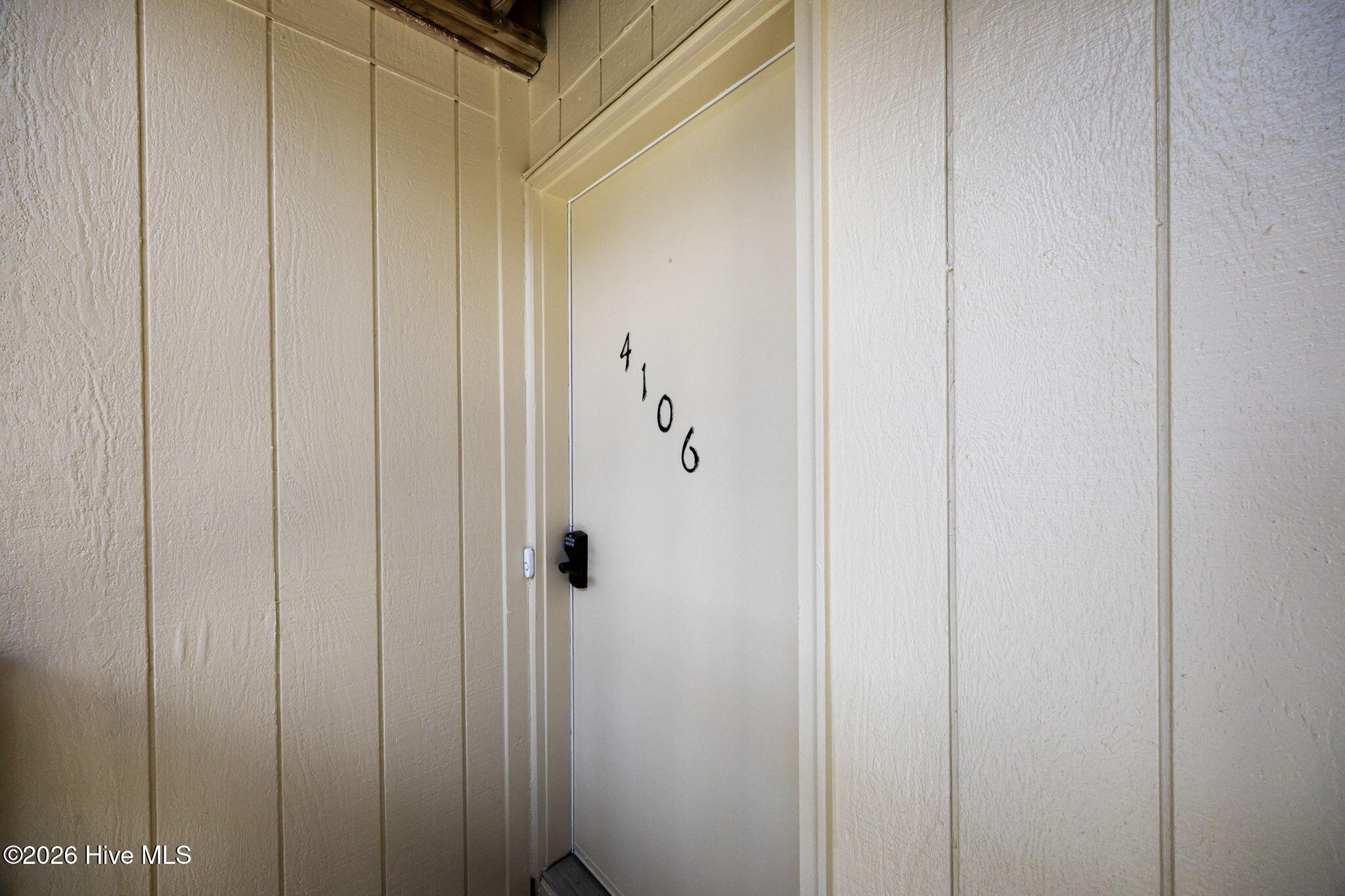 9100 Reed Drive, Unit 4106 Emerald Isle, NC 28594 - Photo 4 of 29 23-web-or-mls-IMG_8681