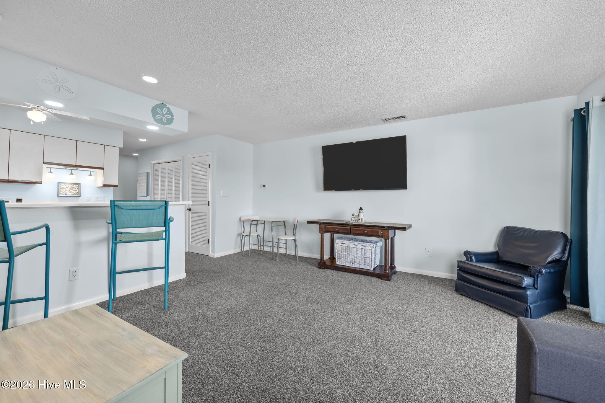 9100 Reed Drive, Unit 4106 Emerald Isle, NC 28594 - Photo 6 of 29 48-web-or-mls-IMG_8744