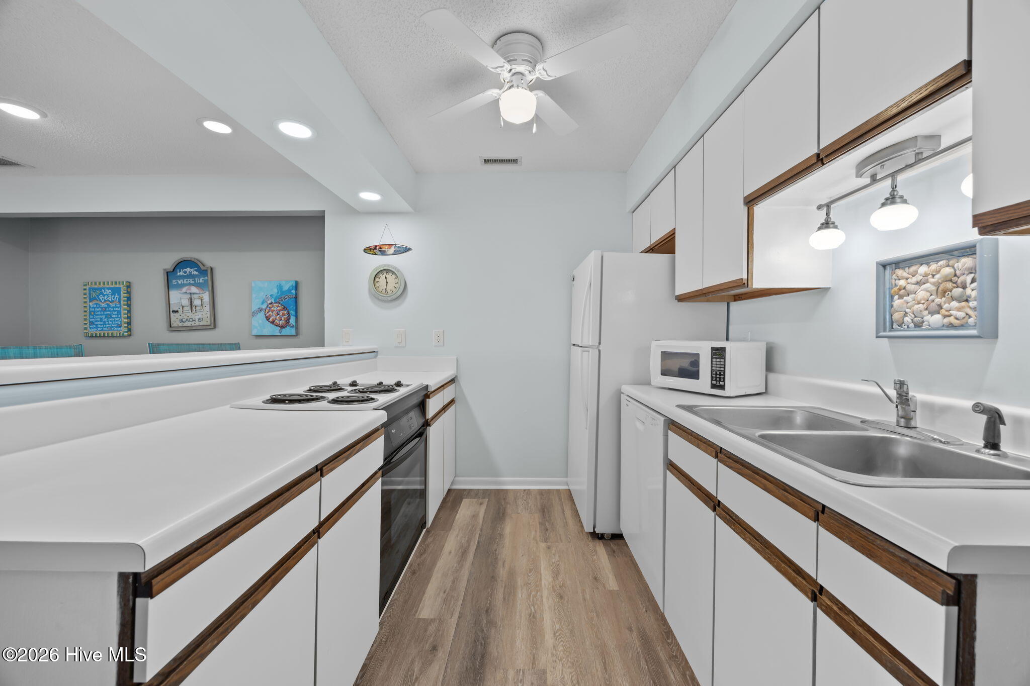 9100 Reed Drive, Unit 4106 Emerald Isle, NC 28594 - Photo 9 of 29 41-web-or-mls-IMG_8720