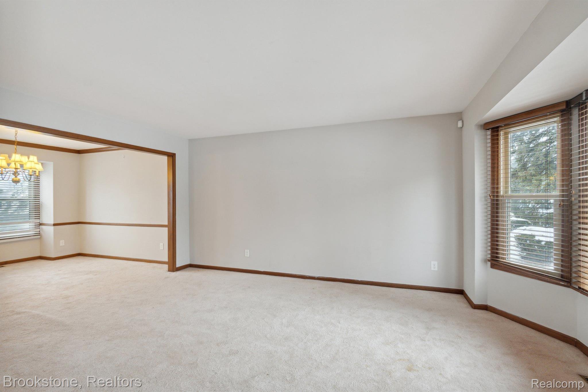 36875 Chesapeake Road Farmington, MI 48335 - Photo 10 of 41 Gallery Image 10