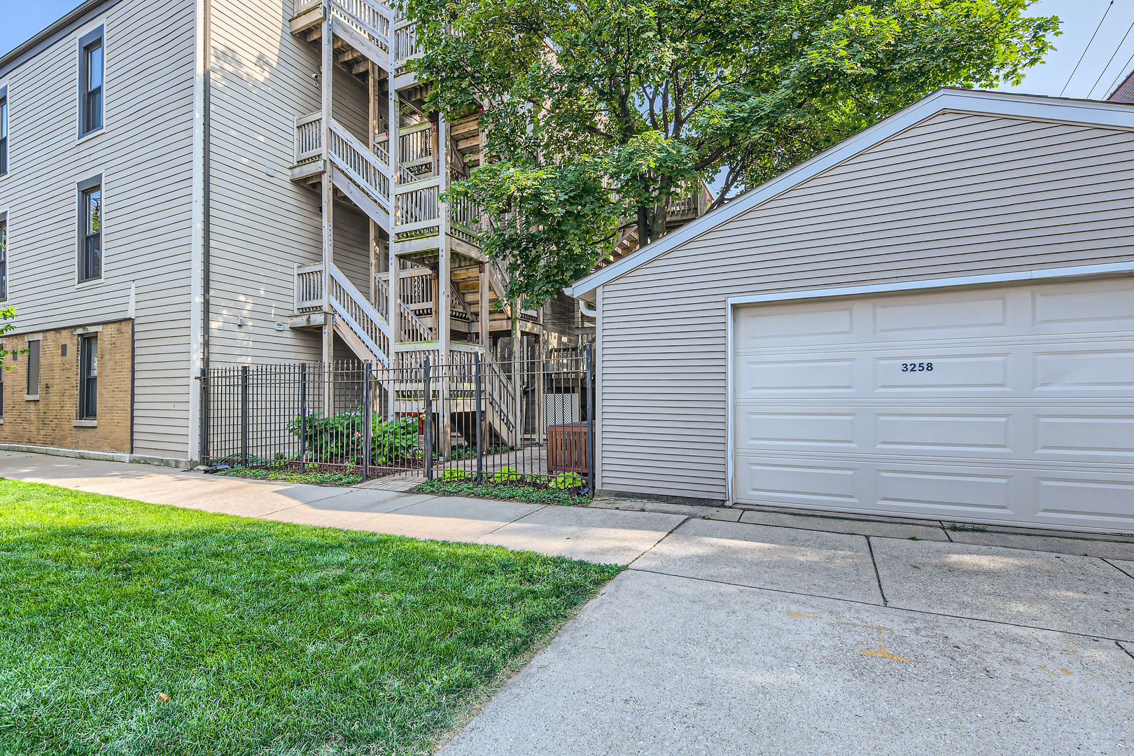 3258 North Racine Avenue, Unit 2 Chicago, IL 60657 - Photo 16 of 17 Gallery Image 16