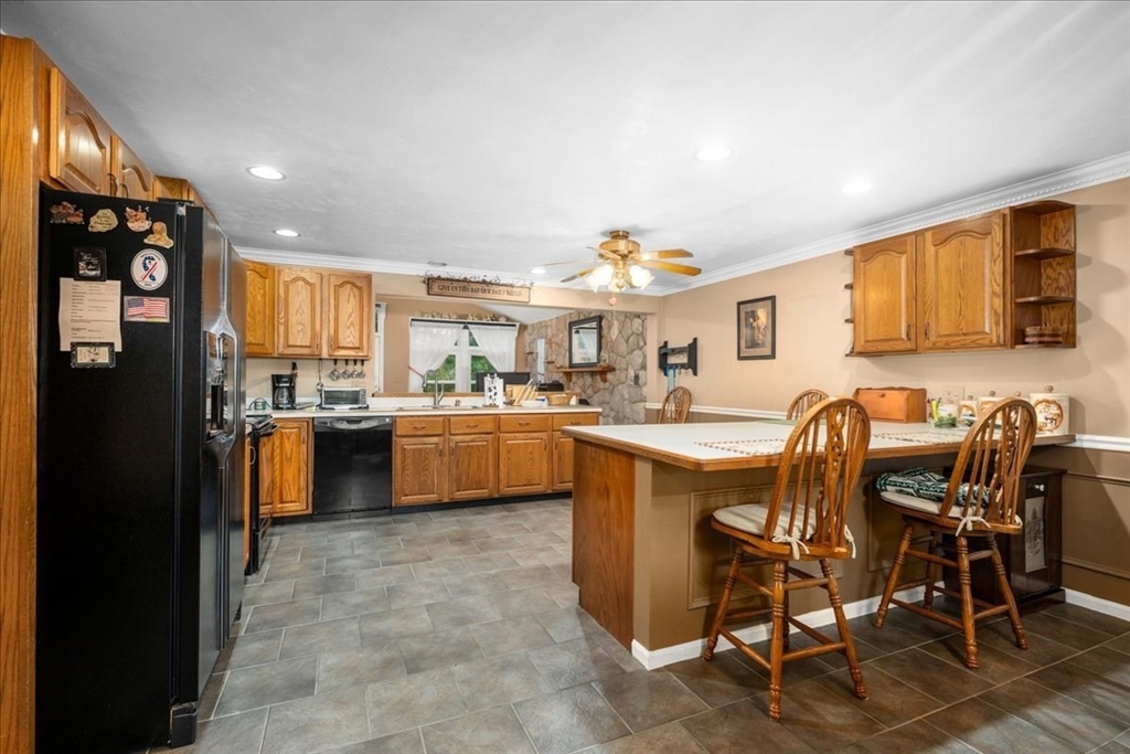 11 Riverside Drive Webster, MA 01570 - Photo 9 of 42 Gallery Image 9