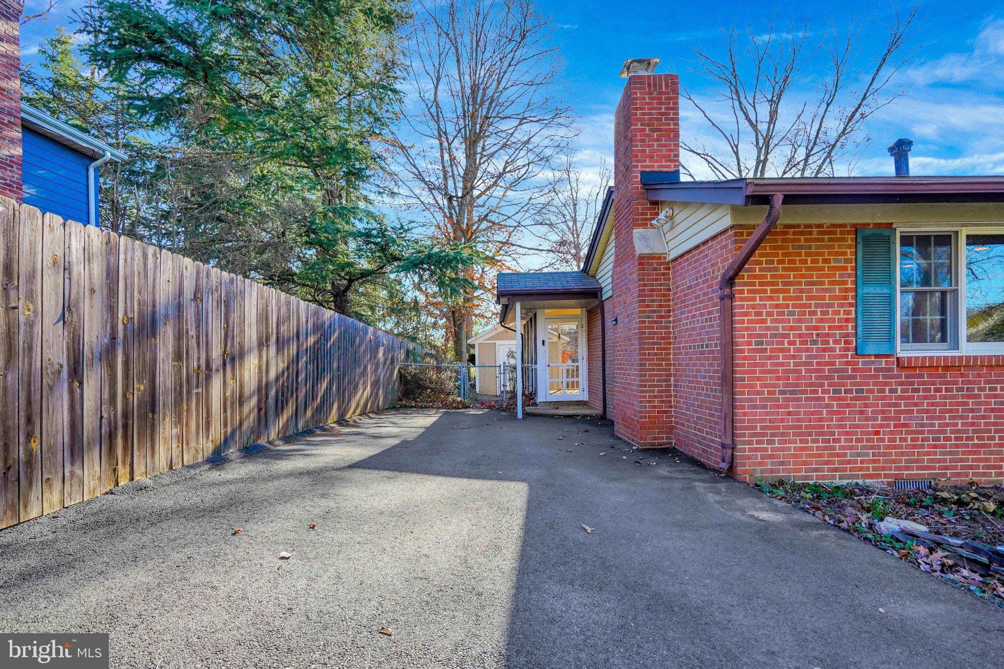 9915 Colony Road Fairfax, VA 22030 - Photo 49 of 54 Driveway 1