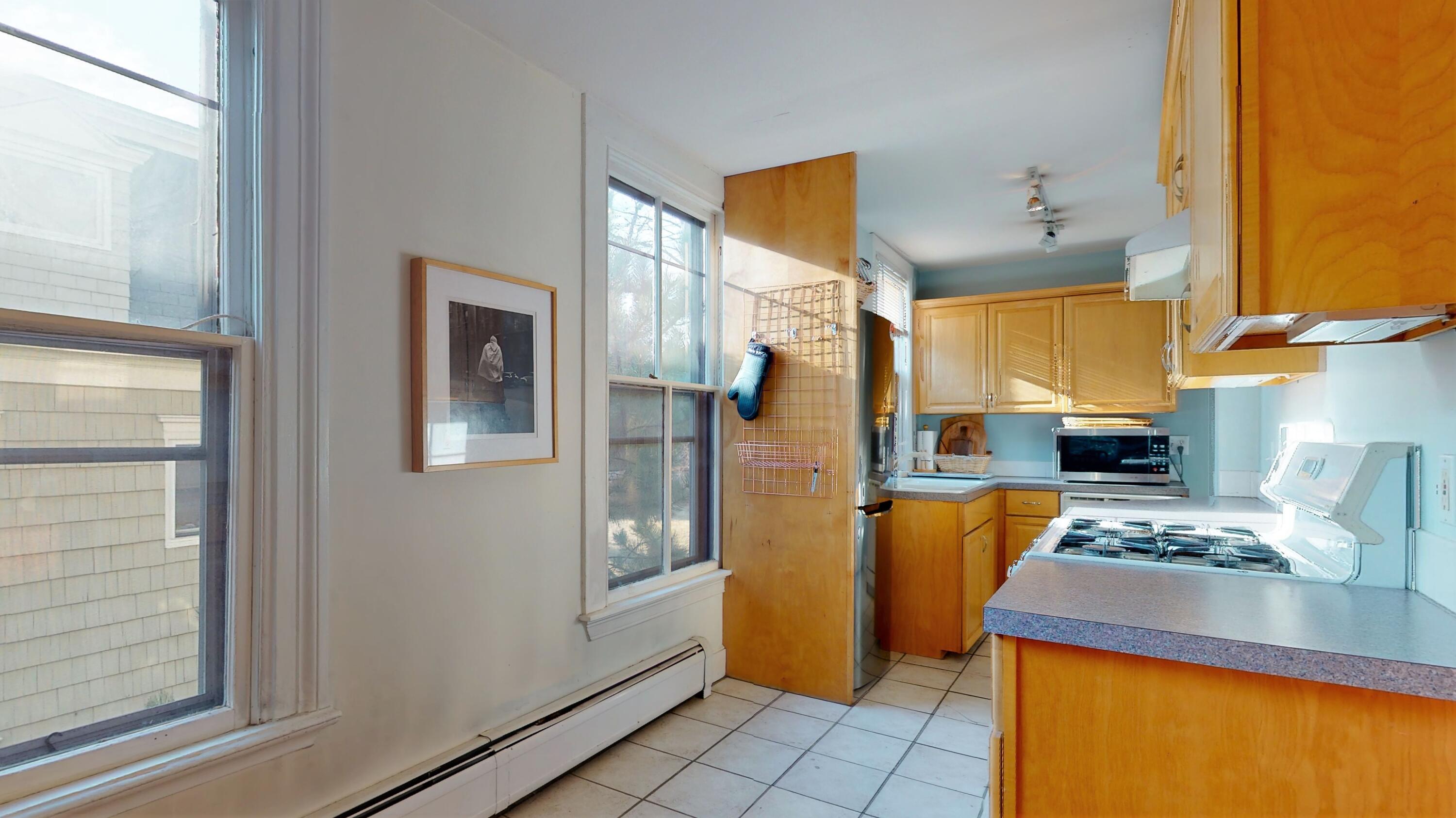 325 Spring Street, Unit 4 Portland, ME 04102 - Photo 7 of 35 325 Spring St_ 4_ Portland (5)