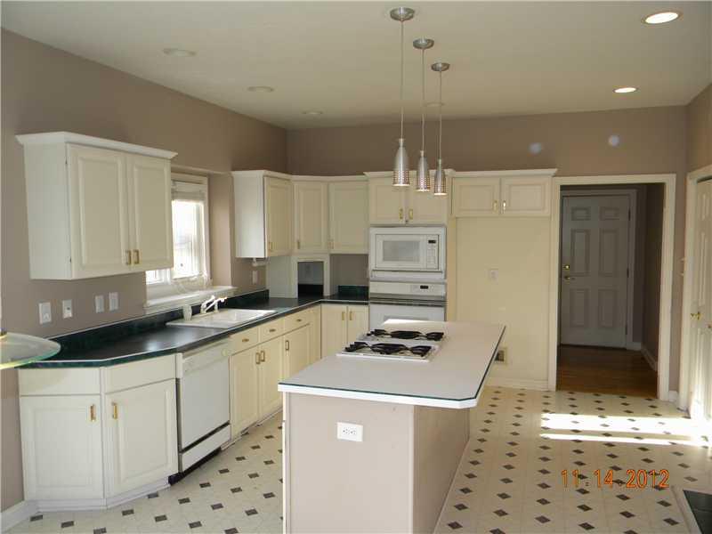 12265 Wayside Road Indianapolis, IN 46256 - Photo 4 of 14 Gallery Image 4