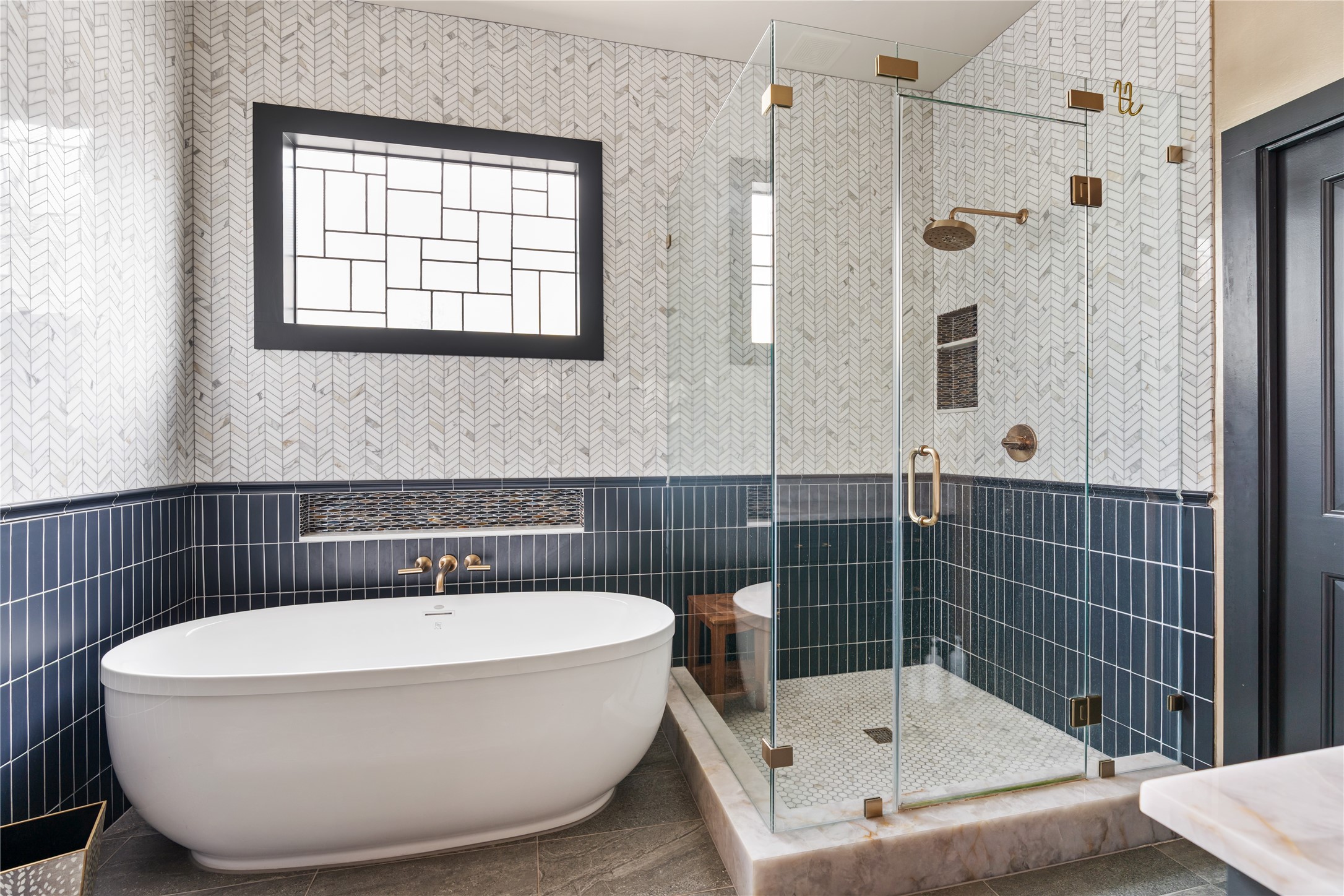 926 Nicholson Street Houston, TX 77008 - Photo 20 of 36 Thoughtfully reimagined as a private retreat, the primary bath balances openness, natural light, and timeless finishes.