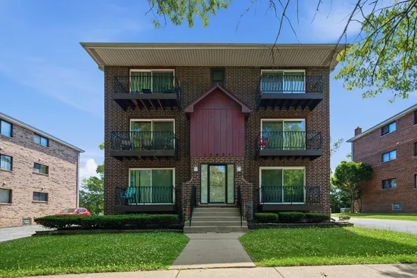 $750,000 | 14631 South Lamon Avenue, Midlothian, IL 60445