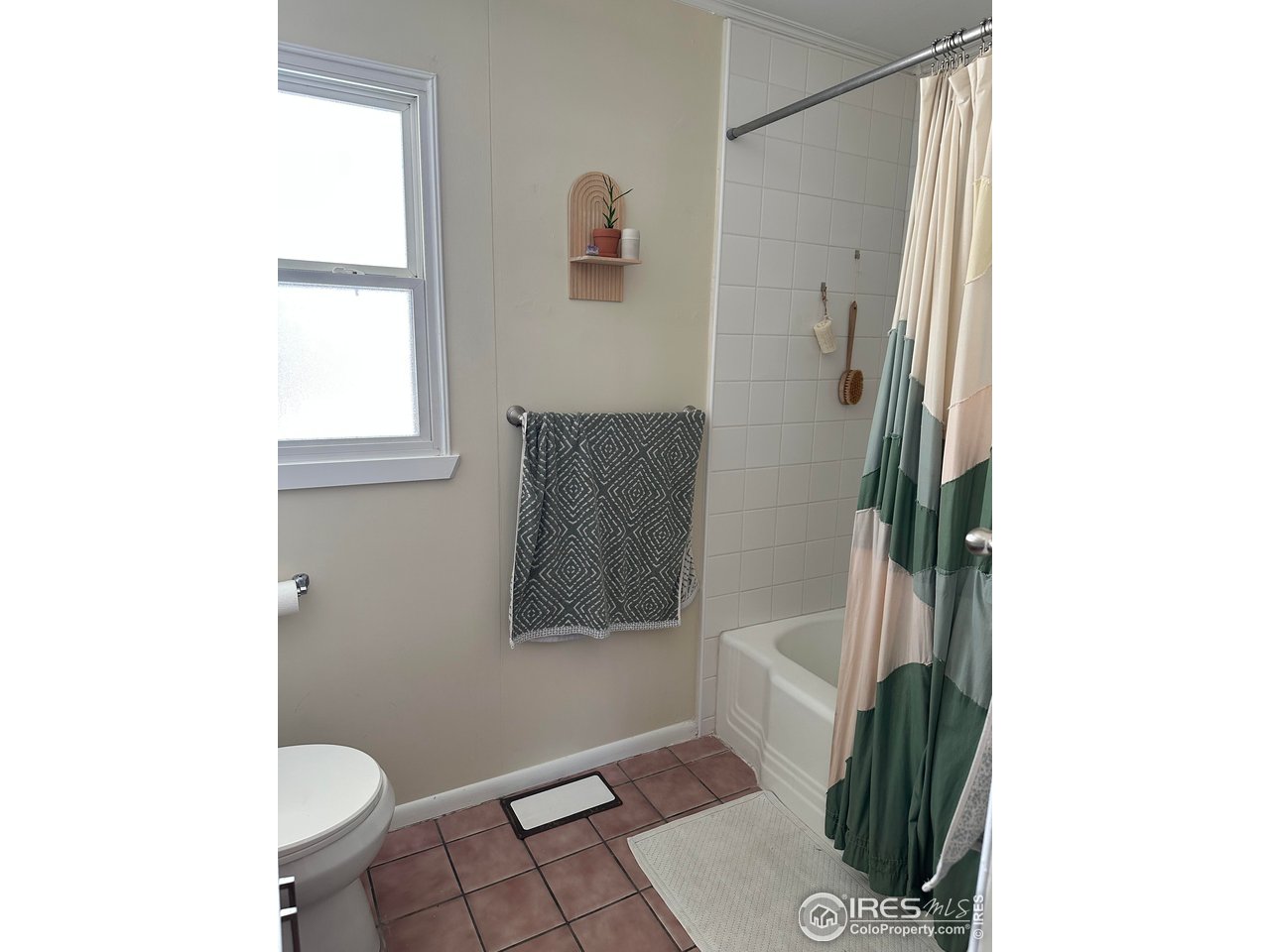 2324 19th Street Boulder, CO 80304 - Photo 13 of 33 a bathroom with a toilet and a shower