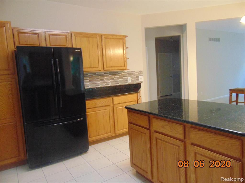 709 Lake Ridge Road Rochester Hills, MI 48307 - Photo 7 of 20