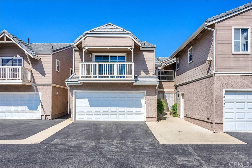 1906 Rory Lane, Unit 5 Simi Valley, CA 93063 - Photo 29 of 32 Entrance Garage