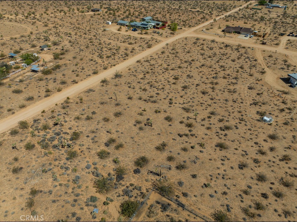 60119 Sunny Sands Drive Joshua Tree, CA 92252 - Photo 6 of 21 a bathroom with a shower