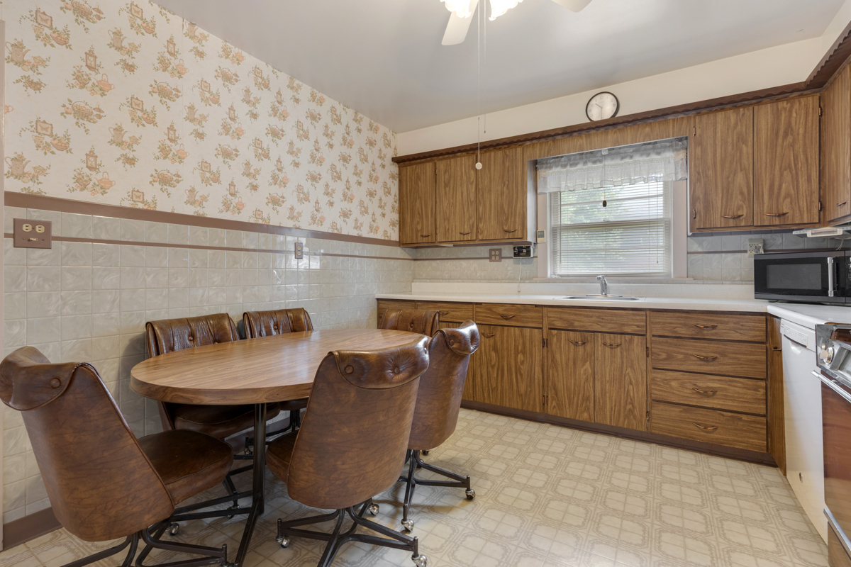 3324 Colgate Avenue Zion, IL 60099 - Photo 3 of 13 Gallery Image 3