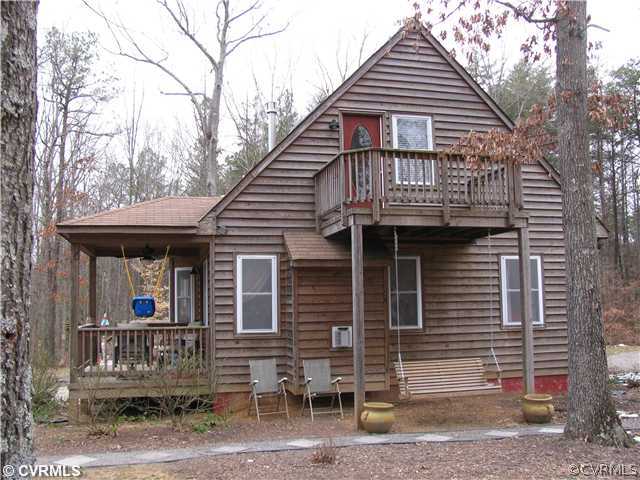 17120 English Walnut Road Beaverdam, VA 23015 - Photo 3 of 11 Exterior Front - Side view with balcony