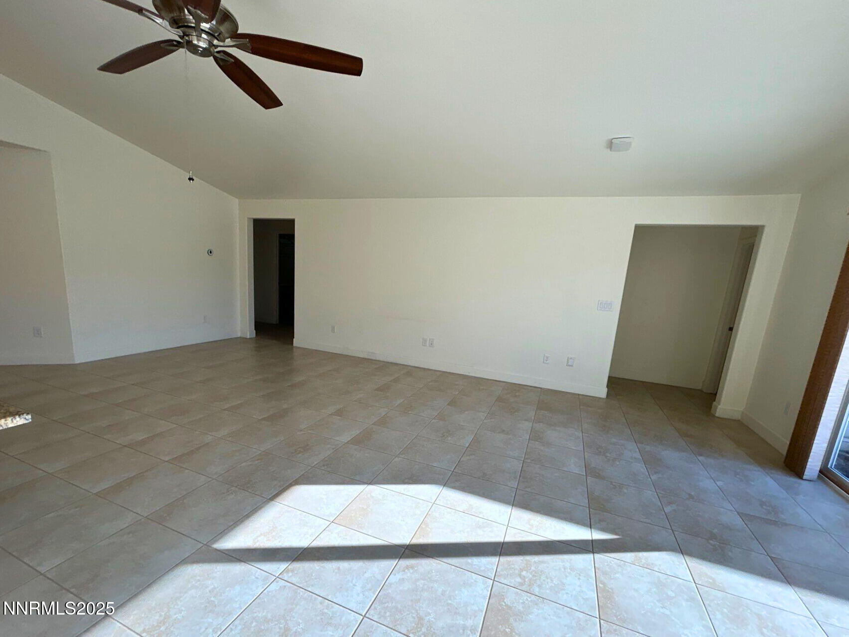 7635 Souverain Lane Reno, NV 89506 - Photo 4 of 27 0d535026-e513-4e08-8224-36fbae3eaff1