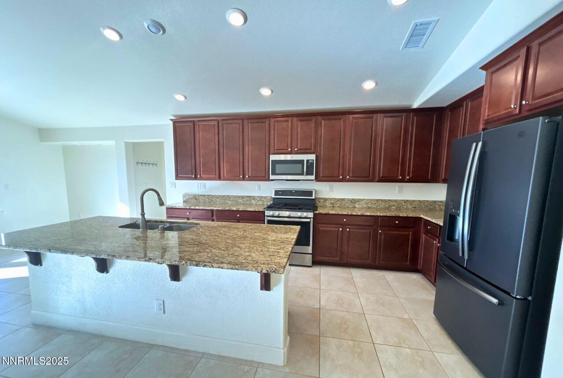 7635 Souverain Lane Reno, NV 89506 - Photo 6 of 27 1f4c9528-9c0d-4aec-be06-208cb3a100fb