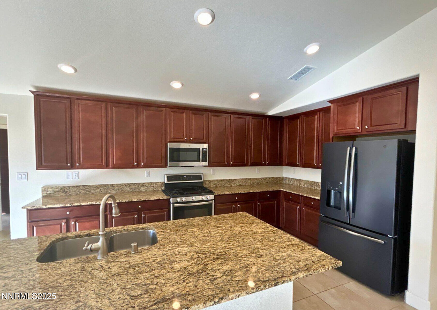 7635 Souverain Lane Reno, NV 89506 - Photo 7 of 27 5ed9caa1-349d-40cb-954e-68764645106a