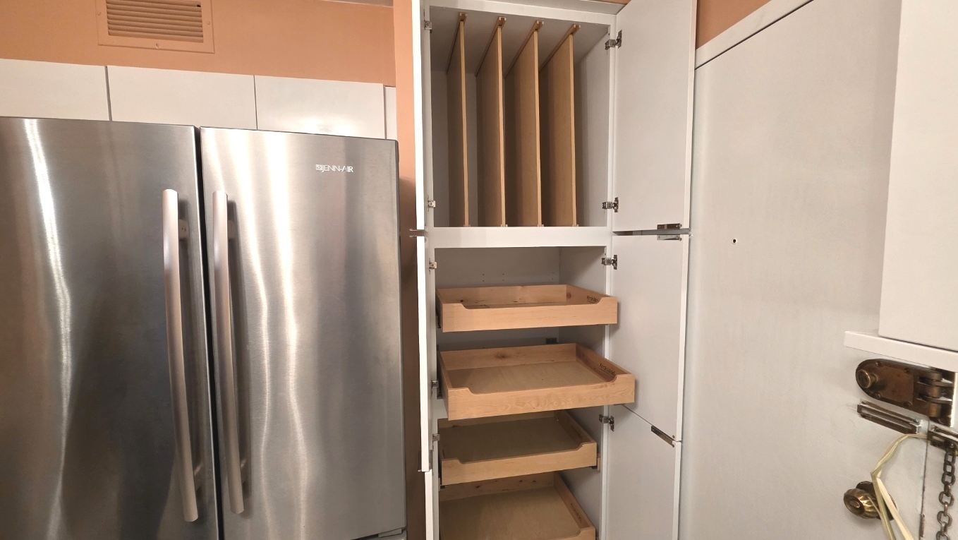 6033 North Sheridan Road, Unit 5G Chicago, IL 60660 - Photo 9 of 24 a kitchen with a refrigerator and windows