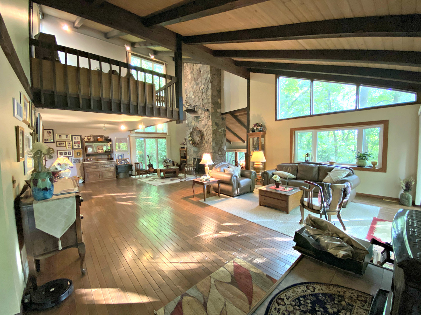 17301 O'Brien Road Harvard, IL 60033 - Photo 15 of 33 a living room with patio furniture and a large window