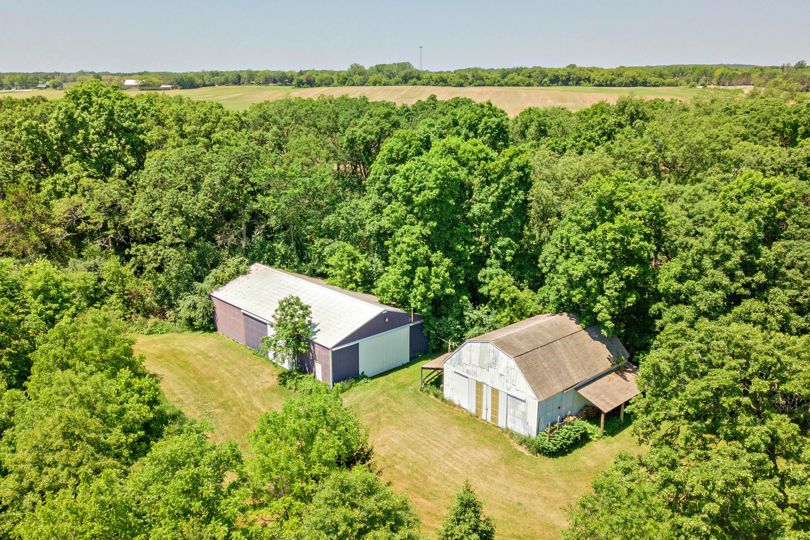 17301 O'Brien Road Harvard, IL 60033 - Photo 3 of 33 a garden view with a outdoor seating