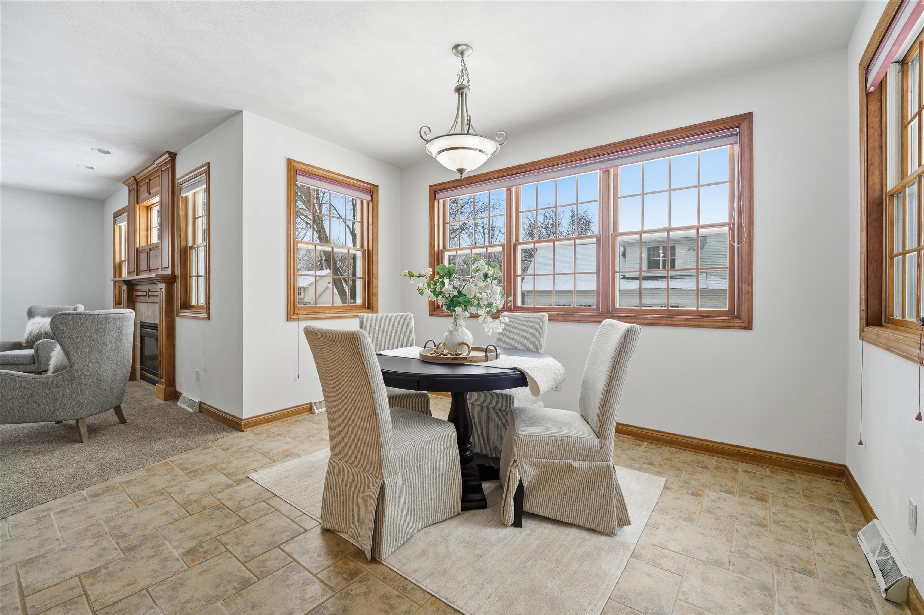 321 East Apple Creek Road Appleton, WI 54913 - Photo 7 of 41