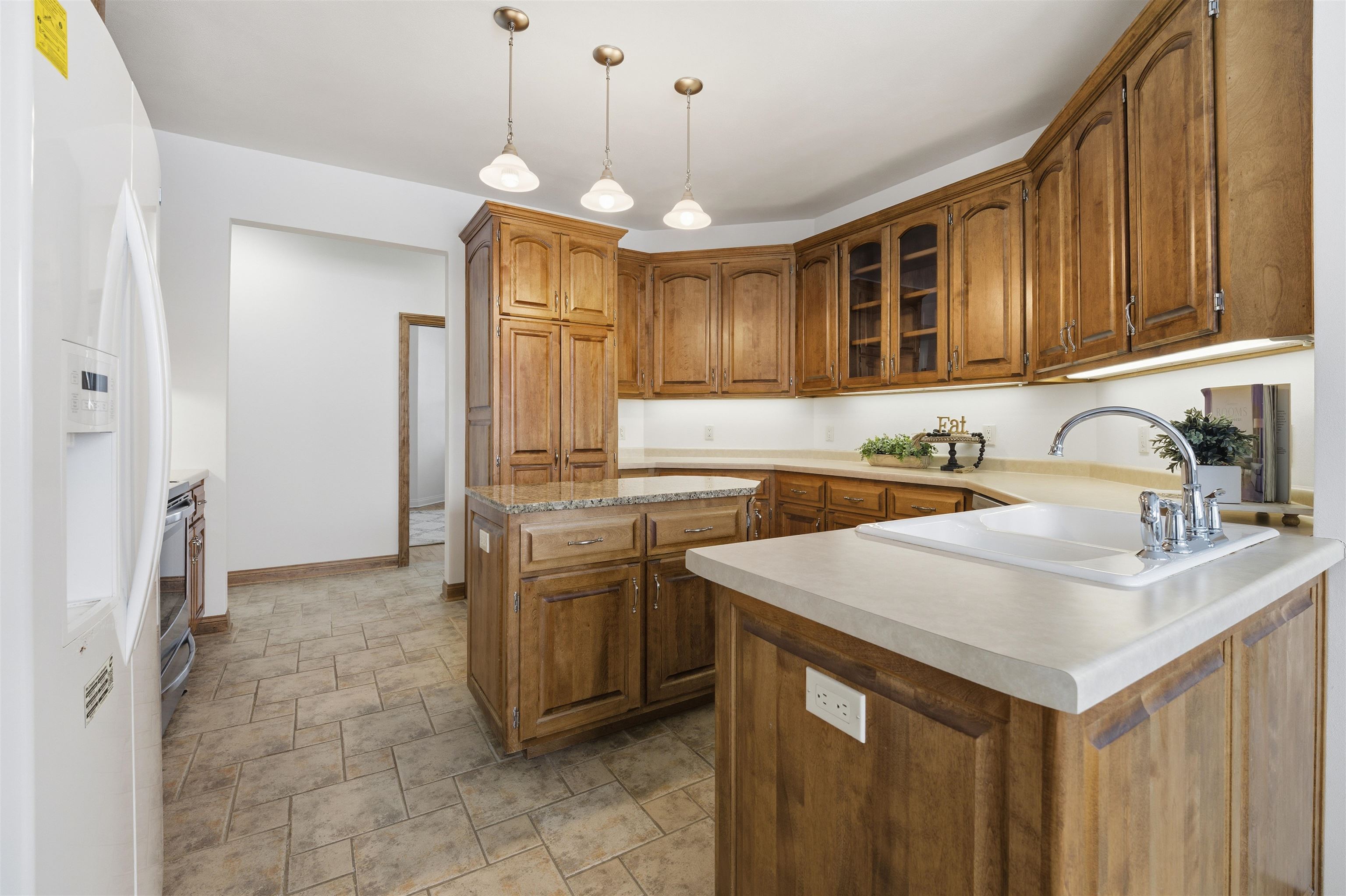 321 East Apple Creek Road Appleton, WI 54913 - Photo 8 of 41