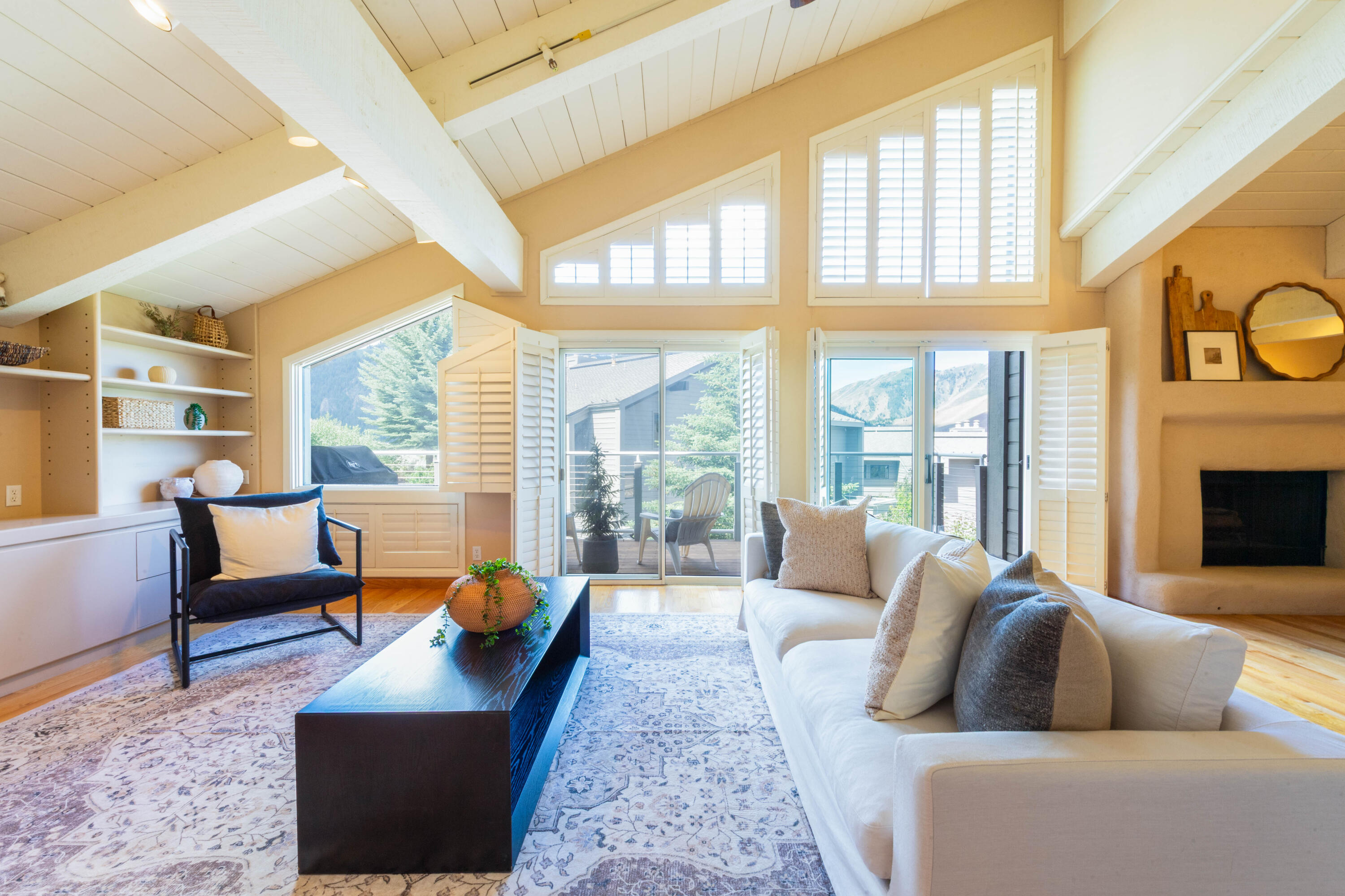 235 Spur Lane, Unit 606 Ketchum, ID 83340 - Photo 7 of 21 Living Area