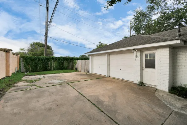 a view of a house with a yard and garage