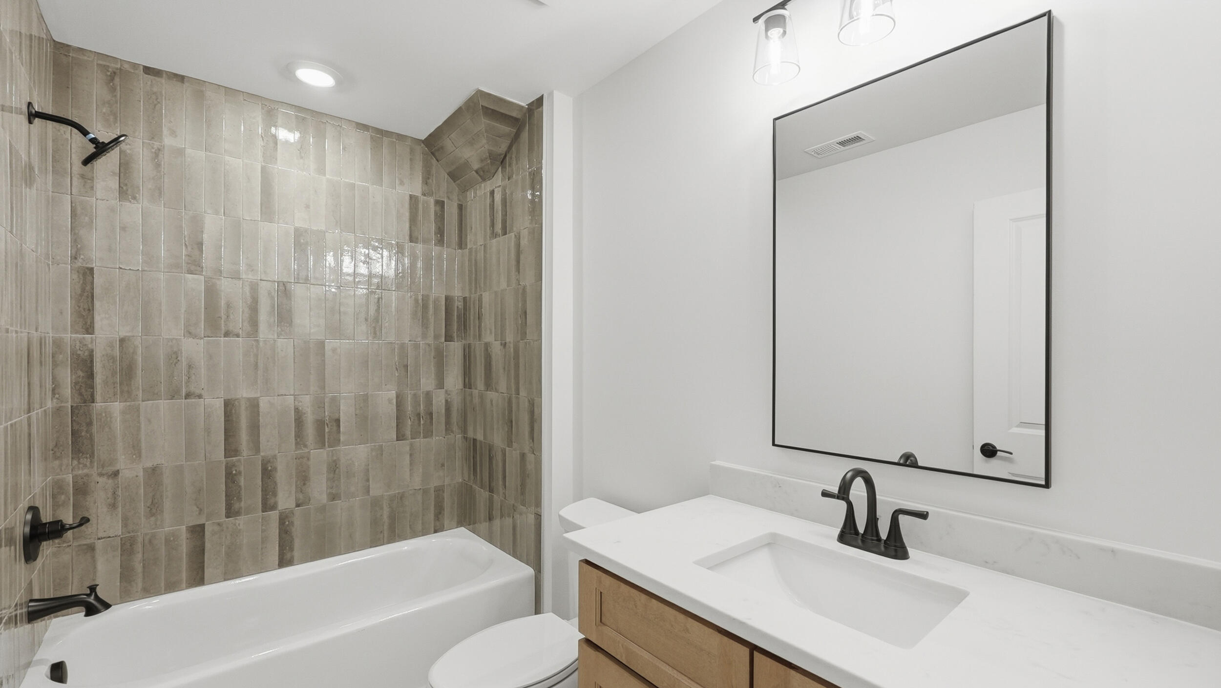 4676 Dempsey Way Chattanooga, TN 37419 - Photo 24 of 34 upstairs bathroom