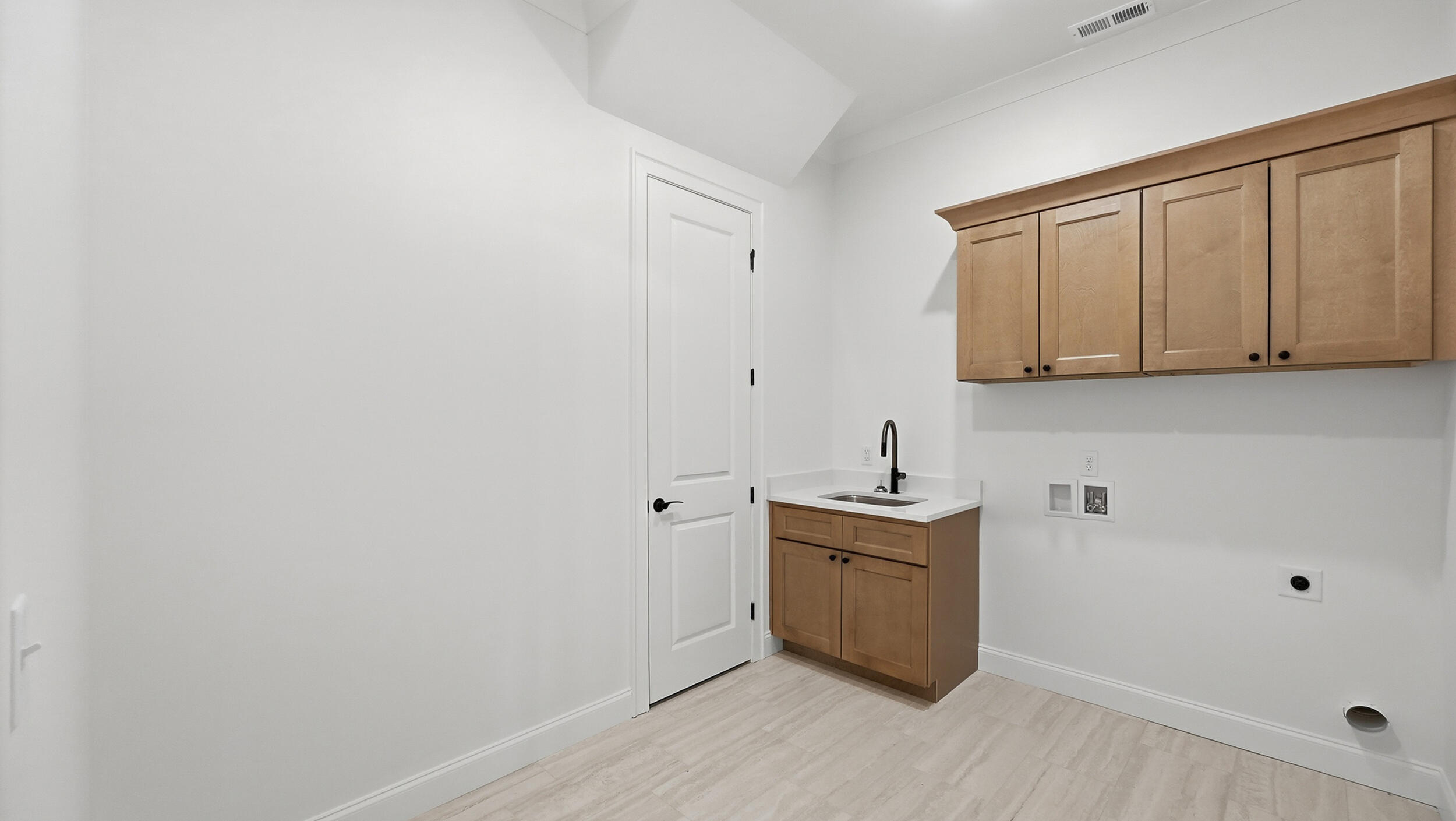 4676 Dempsey Way Chattanooga, TN 37419 - Photo 27 of 34 laundry room