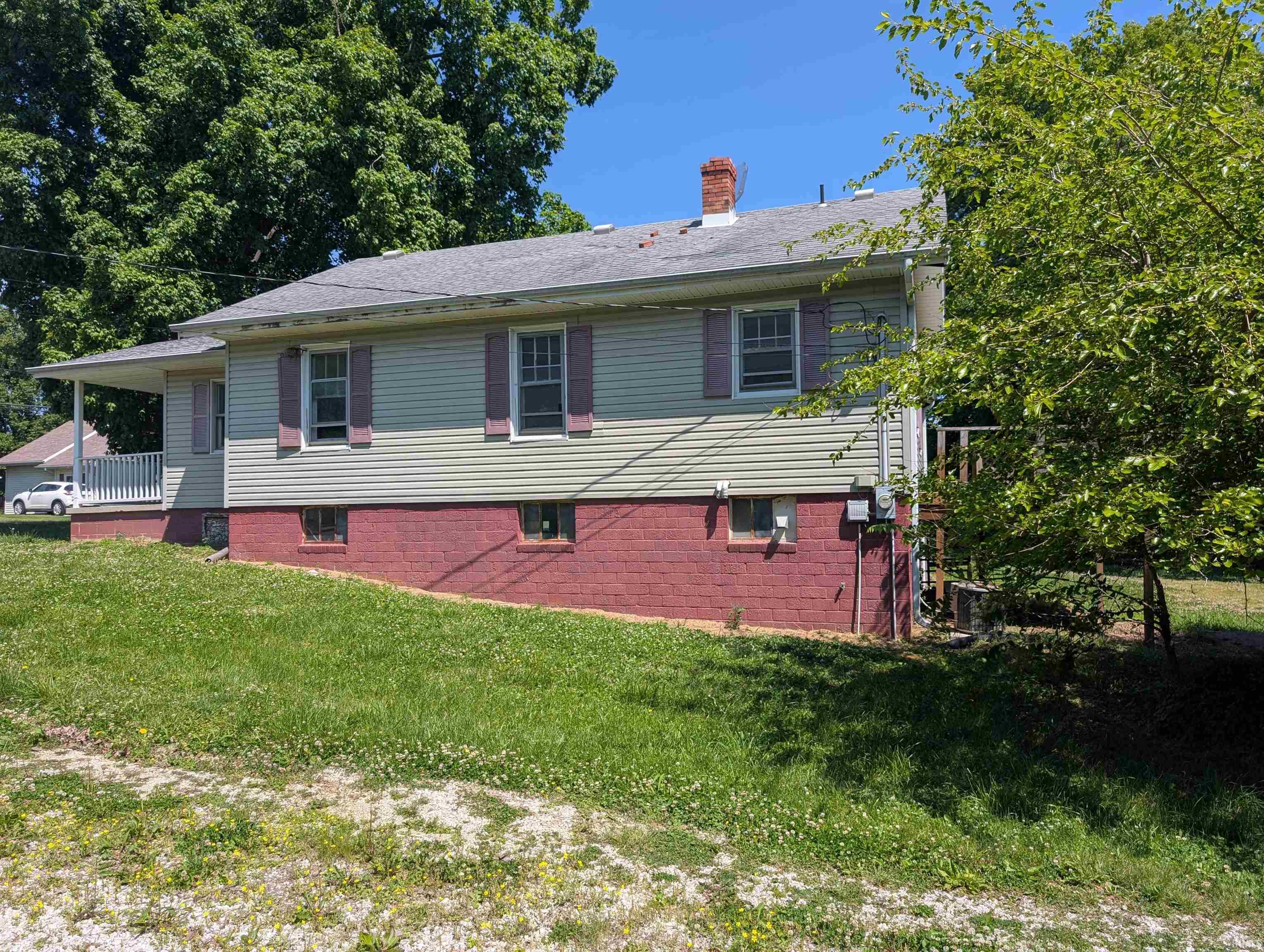1744 Bedford Road Washington, IN 47501 - Photo 2 of 20