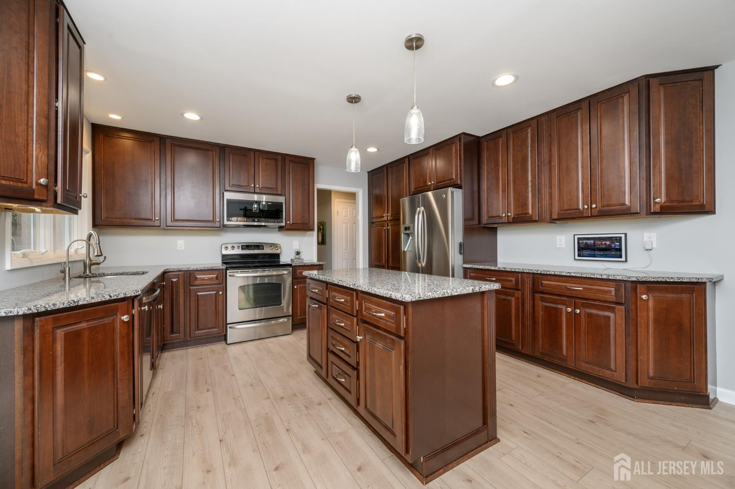 12 Davison Road East Windsor, NJ 08520 - Photo 8 of 47