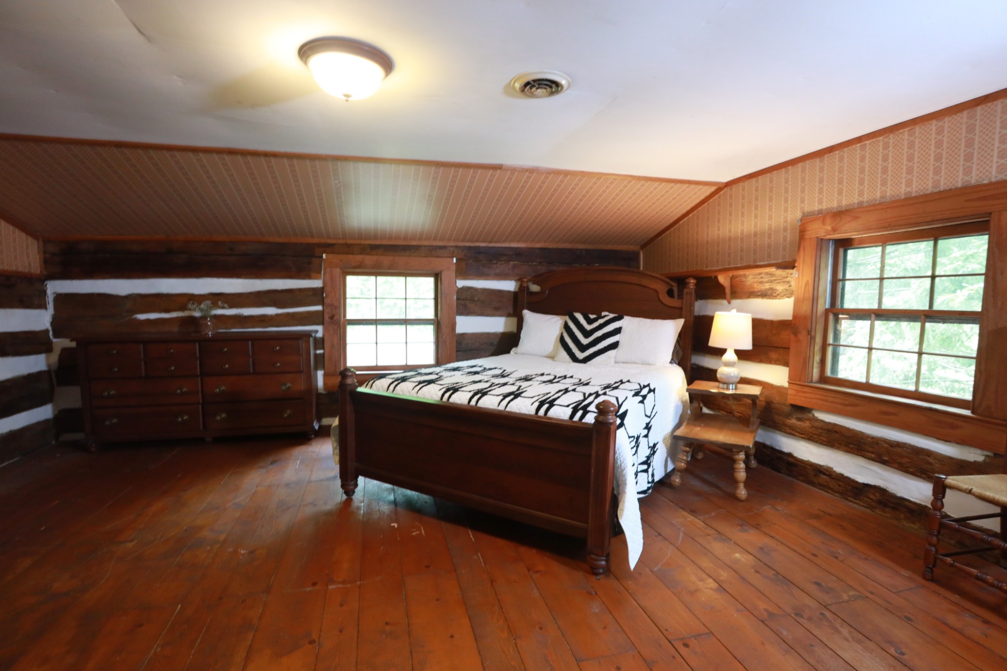 2634 Distillery Road Greenbrier, TN 37073 - Photo 17 of 35 a bedroom with a bed and a window