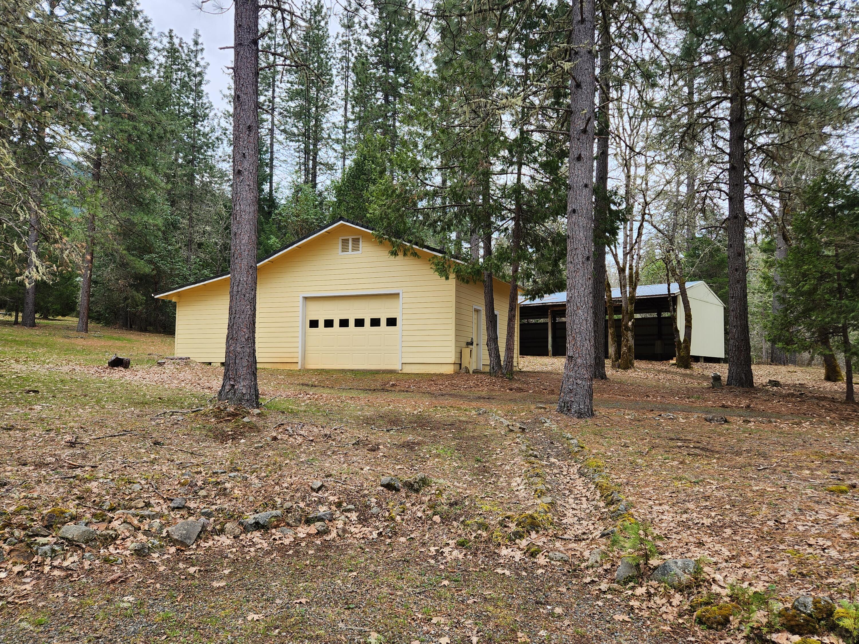 2607 Winona Road Grants Pass, OR 97526 - Photo 13 of 14 20230410_122550