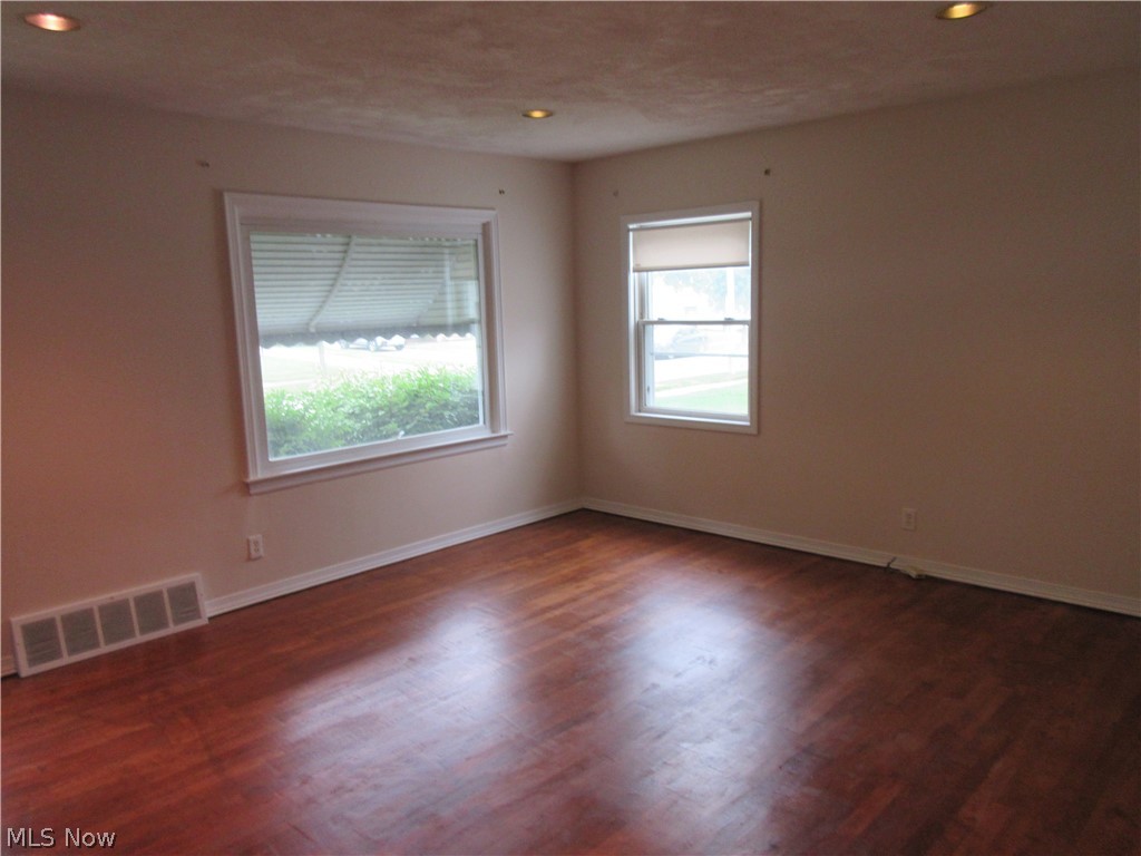 5283 Bridgewater Road Lyndhurst, OH 44124 - Photo 3 of 17 Gallery Image 3