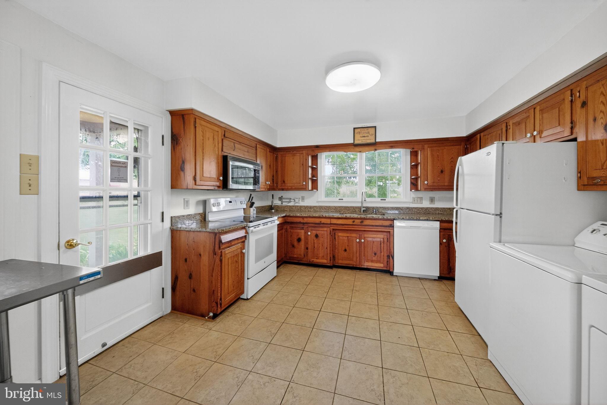 3659 South Ox Road Edinburg, VA 22824 - Photo 37 of 66 Endless potential in this classic Kitchen