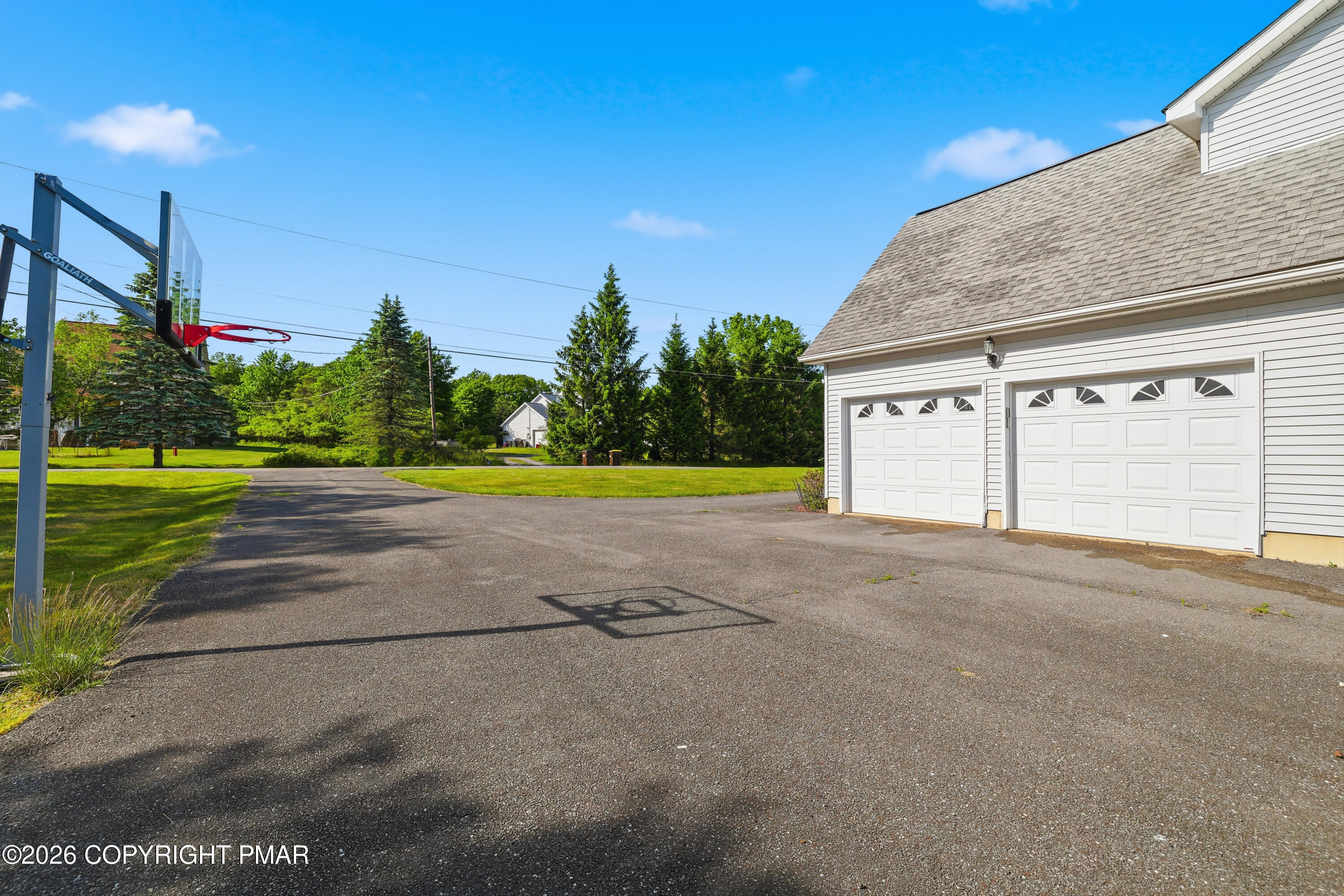 2607 Ramon Drive Blakeslee, PA 18610 - Photo 6 of 67 2 Car Garage