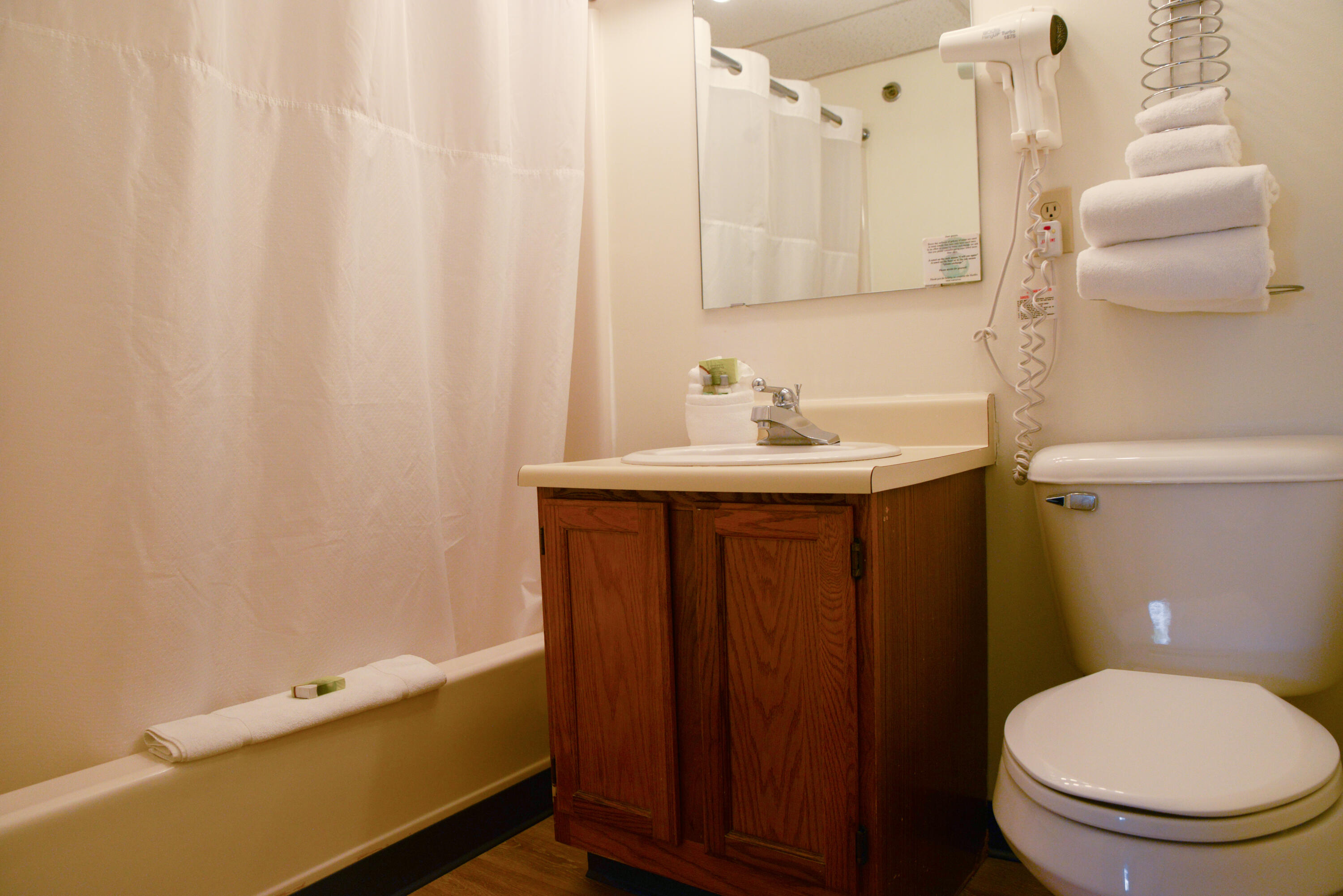 1373 Post Road, Unit 9D Wells, ME 04090 - Photo 7 of 16 P Bedroom Bath 2