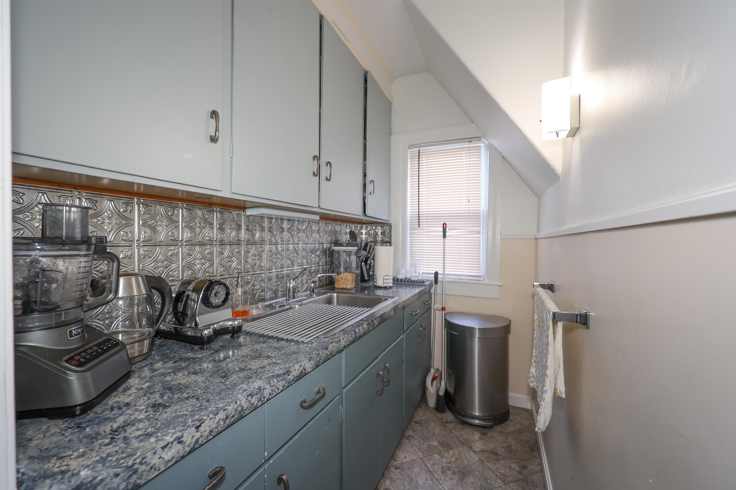 171 Boutwell Street, Unit 2 Manchester, NH 03102 - Photo 23 of 27
